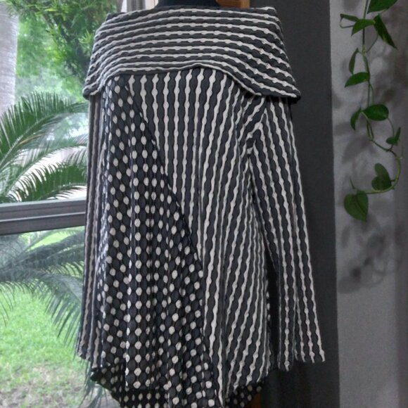 Women's YUSHI black/white geometric print tunic L/S Winter top Size Large EUC - Picture 1 of 8